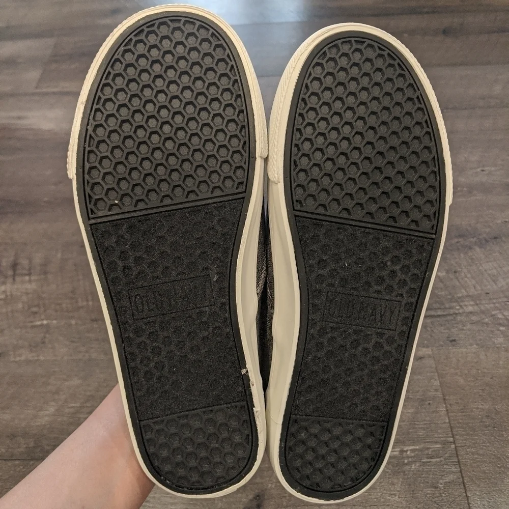 NWOT Old Navy Boy's Gray Slip On Shoes Size 4